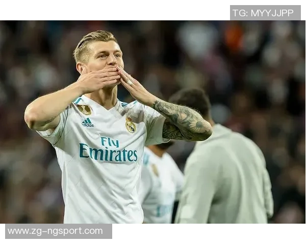 克罗斯在足球世界的传奇之路与技术分析探讨 克罗斯在足球世界的传奇之路与技术分析探讨